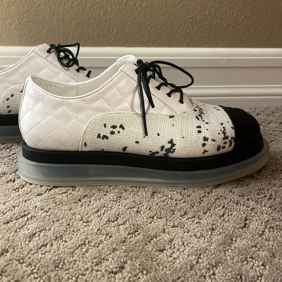 CHANEL Oxford Derby Cap Logo Lace up leather shoes - Picture 2 of 6